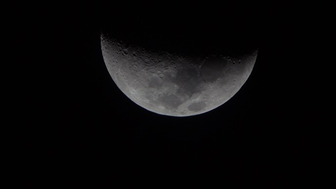 天空中的新月月球夜晚月亮