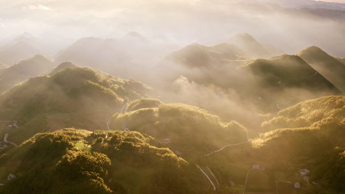 清晨雾气山川美景