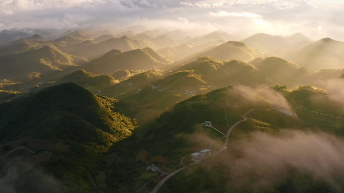 清晨雾气山川美景