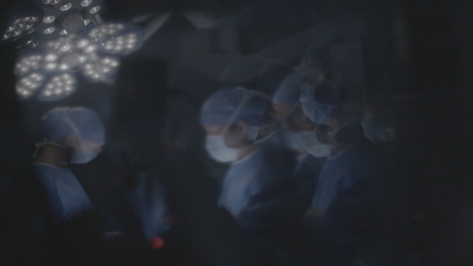 在外科手术室拍摄的真实手术进行中的镜头