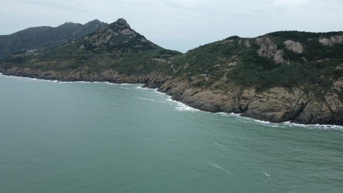 航拍青岛灵山岛海岛海浪礁石