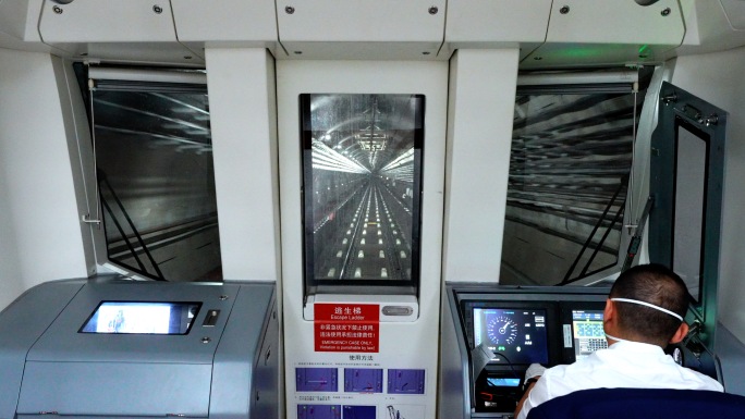 北京地铁19号线驾驶