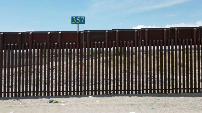 圣特雷莎过境点附近的阿纳普拉港奇瓦瓦和新墨西哥州桑德兰公园美墨边境墙