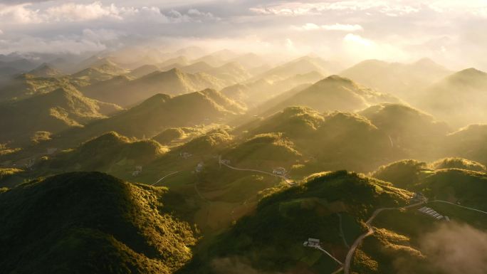 清晨雾气山川美景