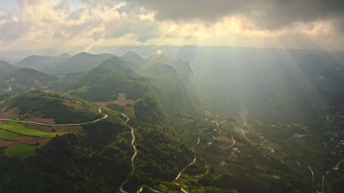 航拍山川峡谷丁达尔效应