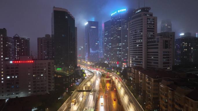 航拍雨雾中的广州cbd道路