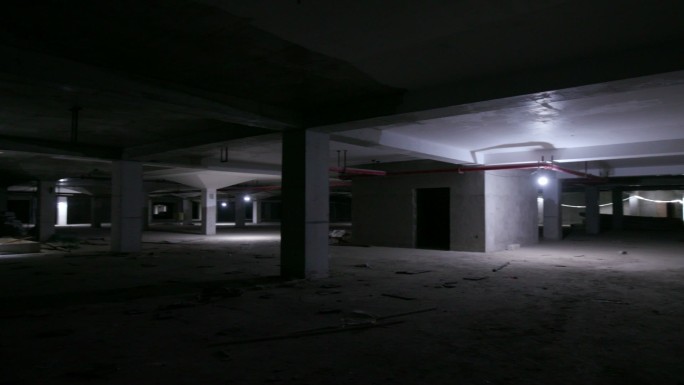 施工未完成的地下停车场