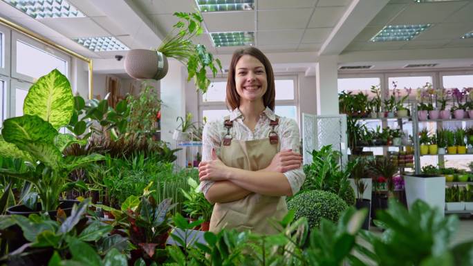 花店的女花匠种植栽培养花