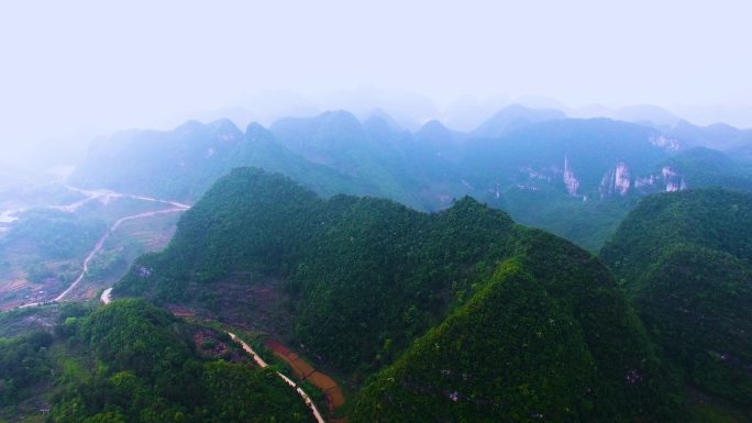 盘山公路 车辆行驶 设备运输 自然风光