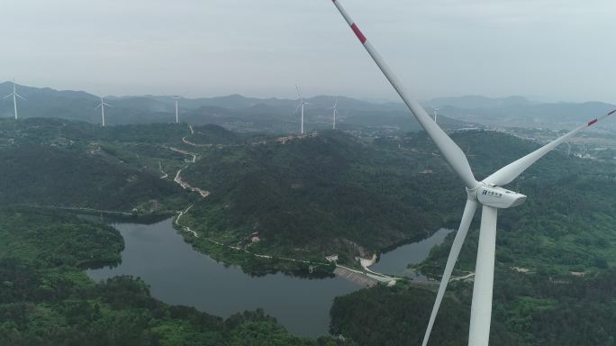 4K航拍山区风景大风车