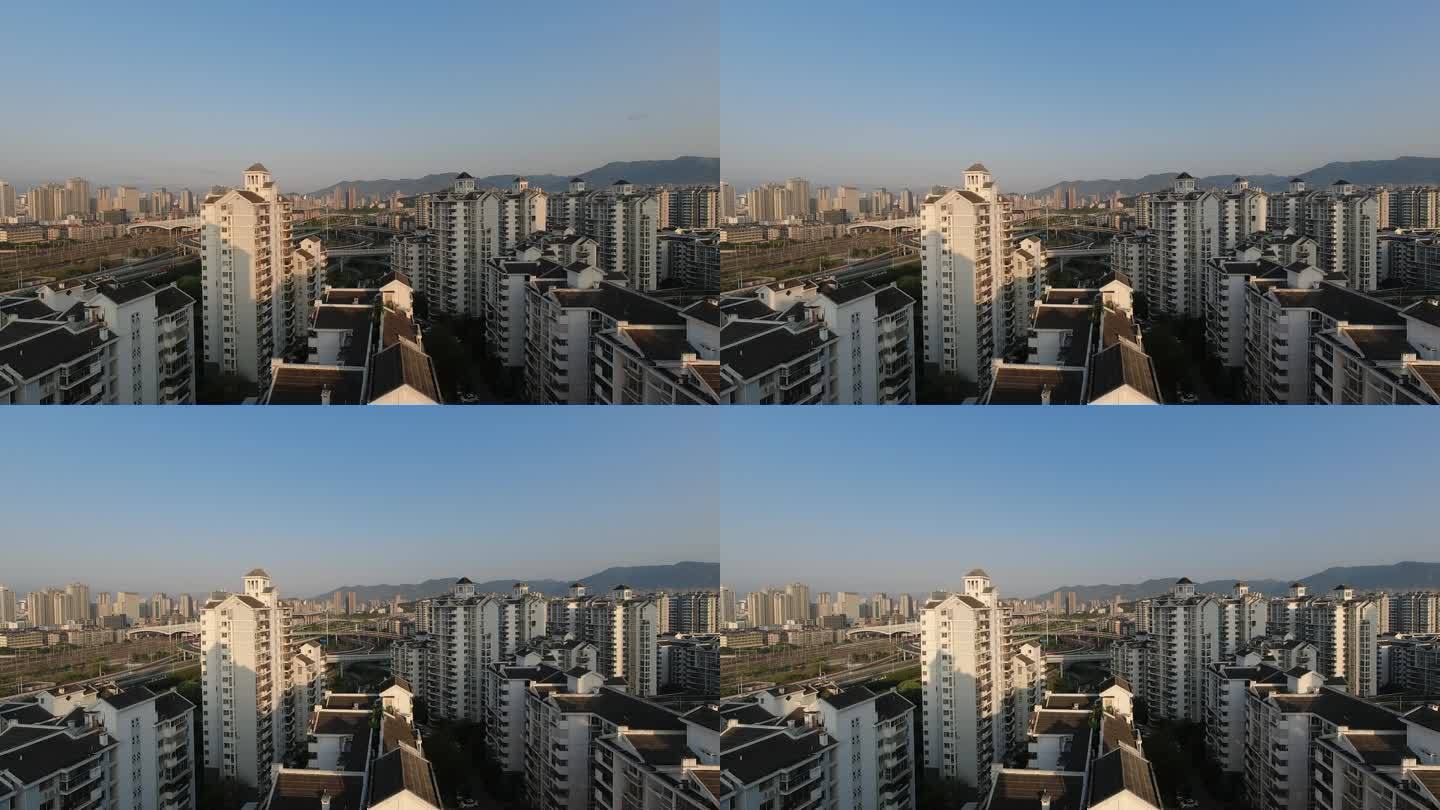 城市住宅区的高角度视图，日出时具有灯光效果。