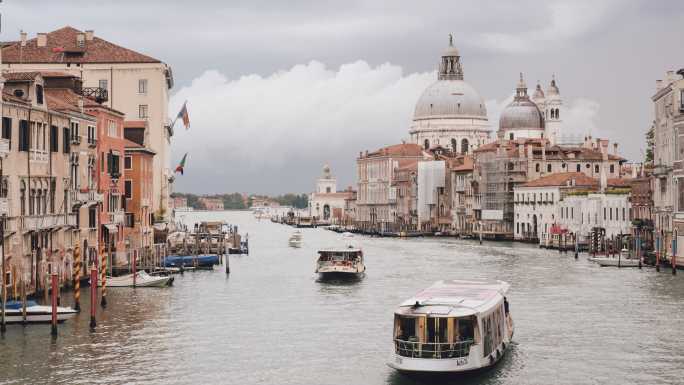 意大利威尼斯的大运河和大教堂时光流逝