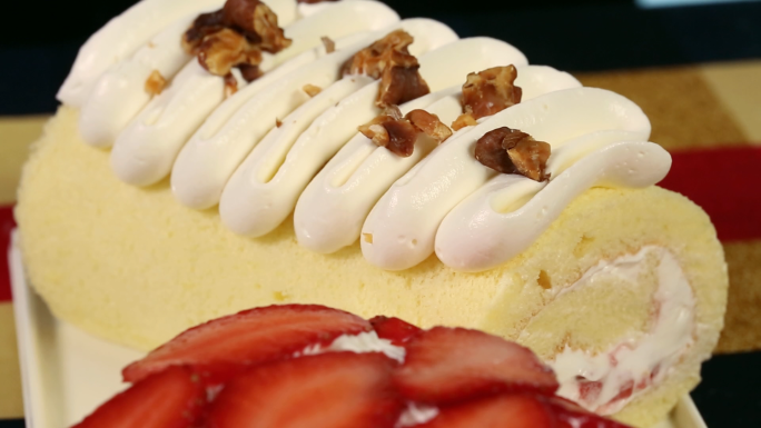 草莓奶油蛋糕面包制作全流程