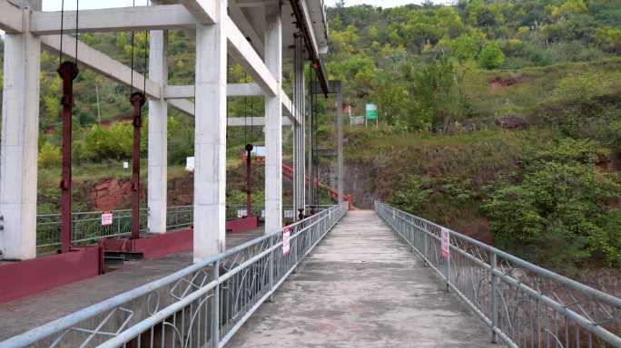 堤坝建筑：成都金堂红旗水库的闸门