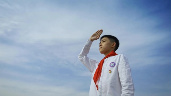中国少年先锋队红领巾小学生敬队礼视频素材