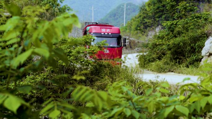 盘山公路 车辆行驶 设备运输 自然风光