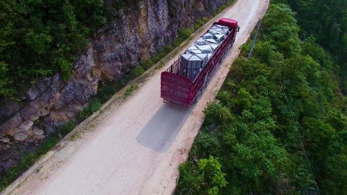 盘山公路 车辆行驶 设备运输 自然风光