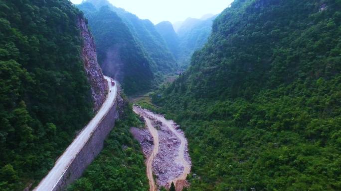 盘山公路 车辆行驶 设备运输 自然风光