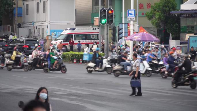 繁忙路口 等红绿灯