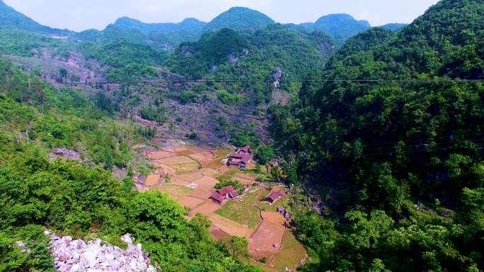 盘山公路 车辆行驶 设备运输 自然风光