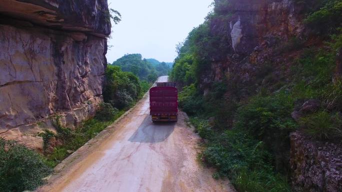 盘山公路 车辆行驶 设备运输 自然风光