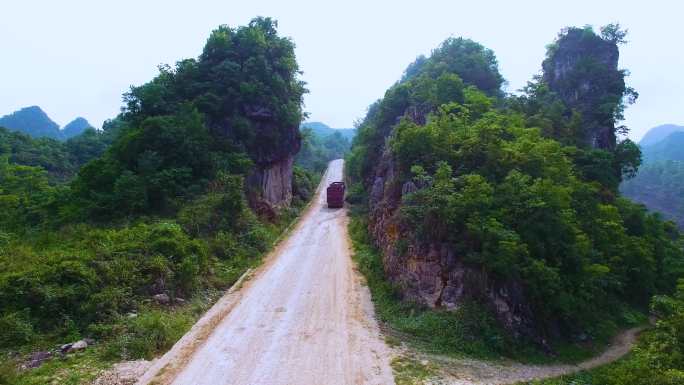 盘山公路 车辆行驶 设备运输 自然风光