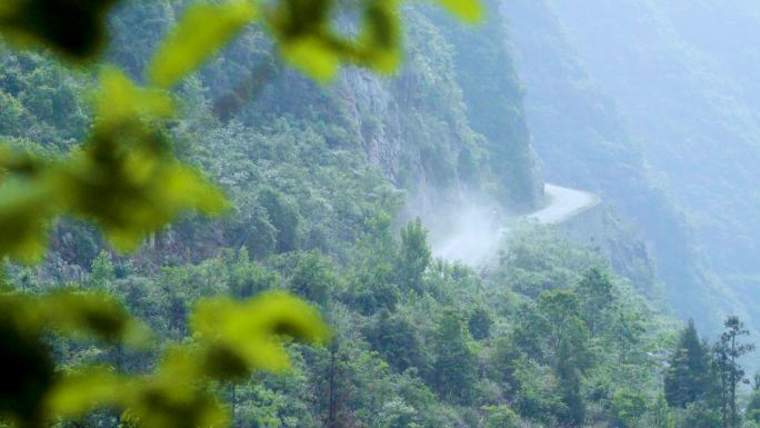 盘山公路 车辆行驶 设备运输 自然风光