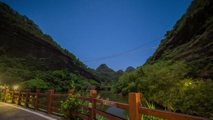 都峤山风景区白鹤塘玻璃渡桥醉美星空