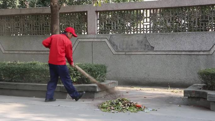 环卫工人清扫垃圾