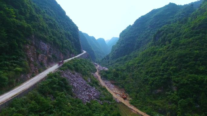 盘山公路 车辆行驶 设备运输 自然风光