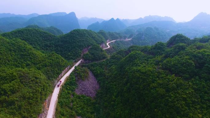 盘山公路 车辆行驶 设备运输 自然风光