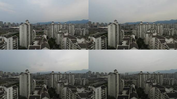 中国福建省福州市，与日夜城市天际线相匹配。多雨天气