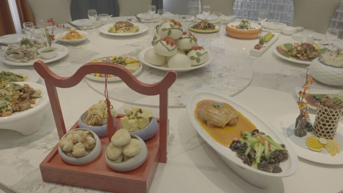 4k聚餐圆桌菜品展示西北菜