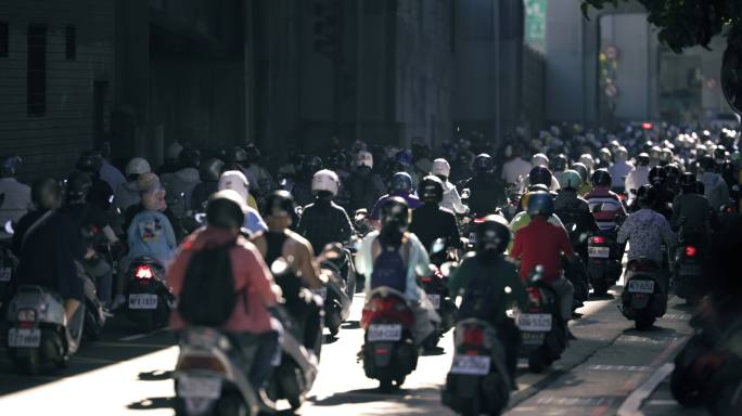 台北市桥上的摩托车交通