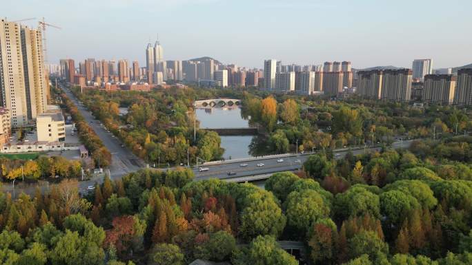 航拍山东枣庄龙潭公园秋景