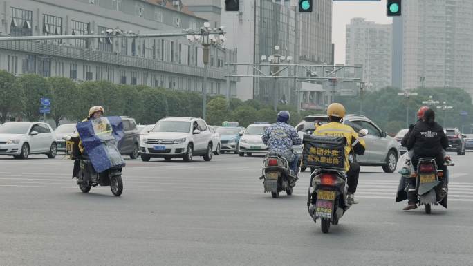 疫情期间城市外卖员