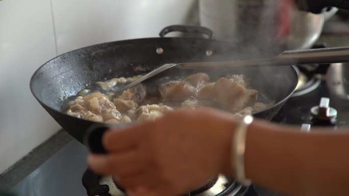 美食制作 食材处理 起锅烧油 厨房烧菜