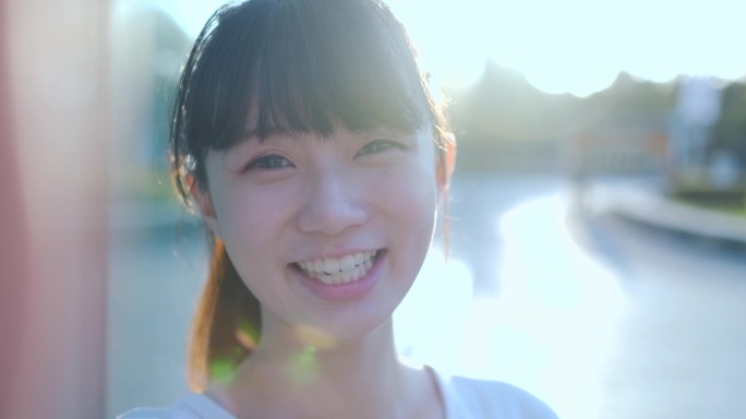 亚洲女性微笑自拍青春美女少女
