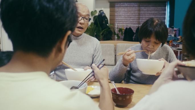 多代日本家庭吃Toshikoshi Soba（除夕面）面条
