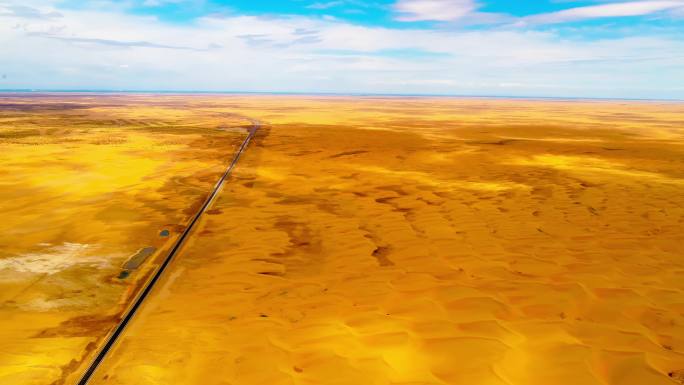 金色沙漠穿沙公路
