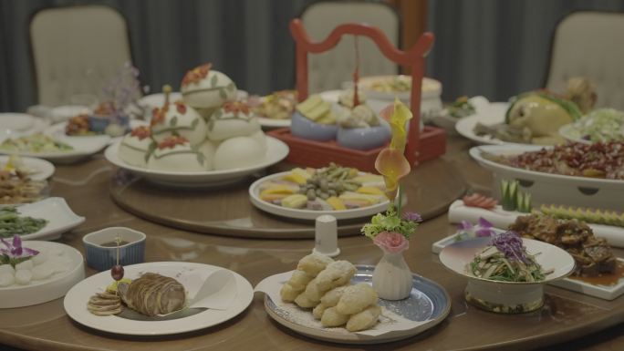 4k聚餐圆桌菜品展示西北菜