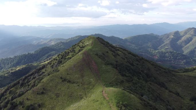 航拍江川谷堆山