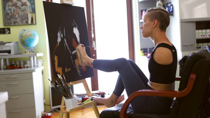 残疾艺术画家艺术工作室绘画-活动腿