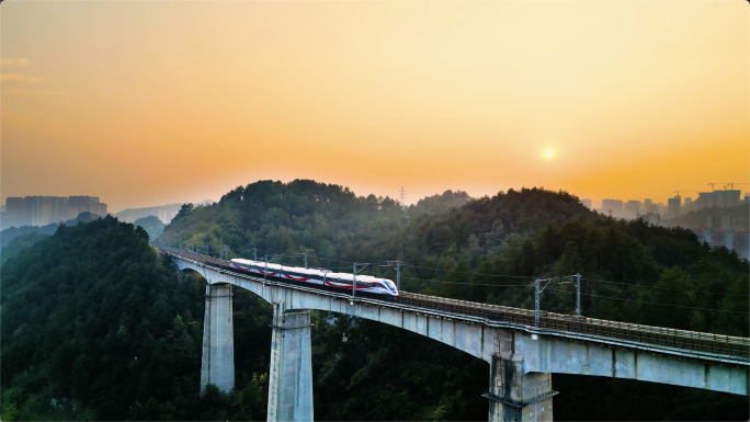 日落航拍高铁中国高铁中国速度和谐号复兴号