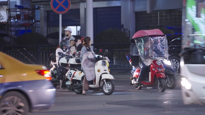 夜晚十字路口车辆行人+合集&未调色