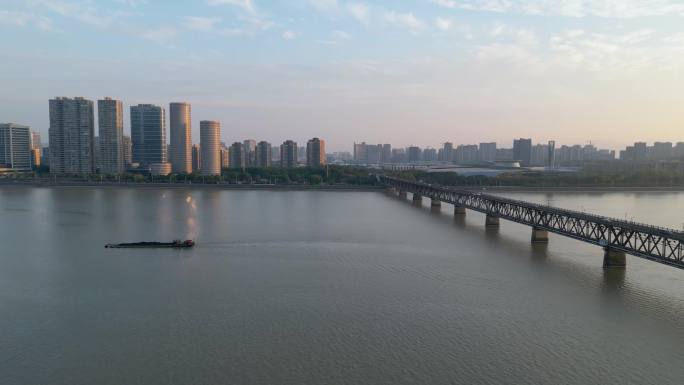 杭州钱塘江大桥，航拍钱塘江上的夕阳