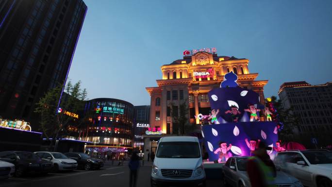 北京大兴绿地缤纷城商场商业人流车流夜景