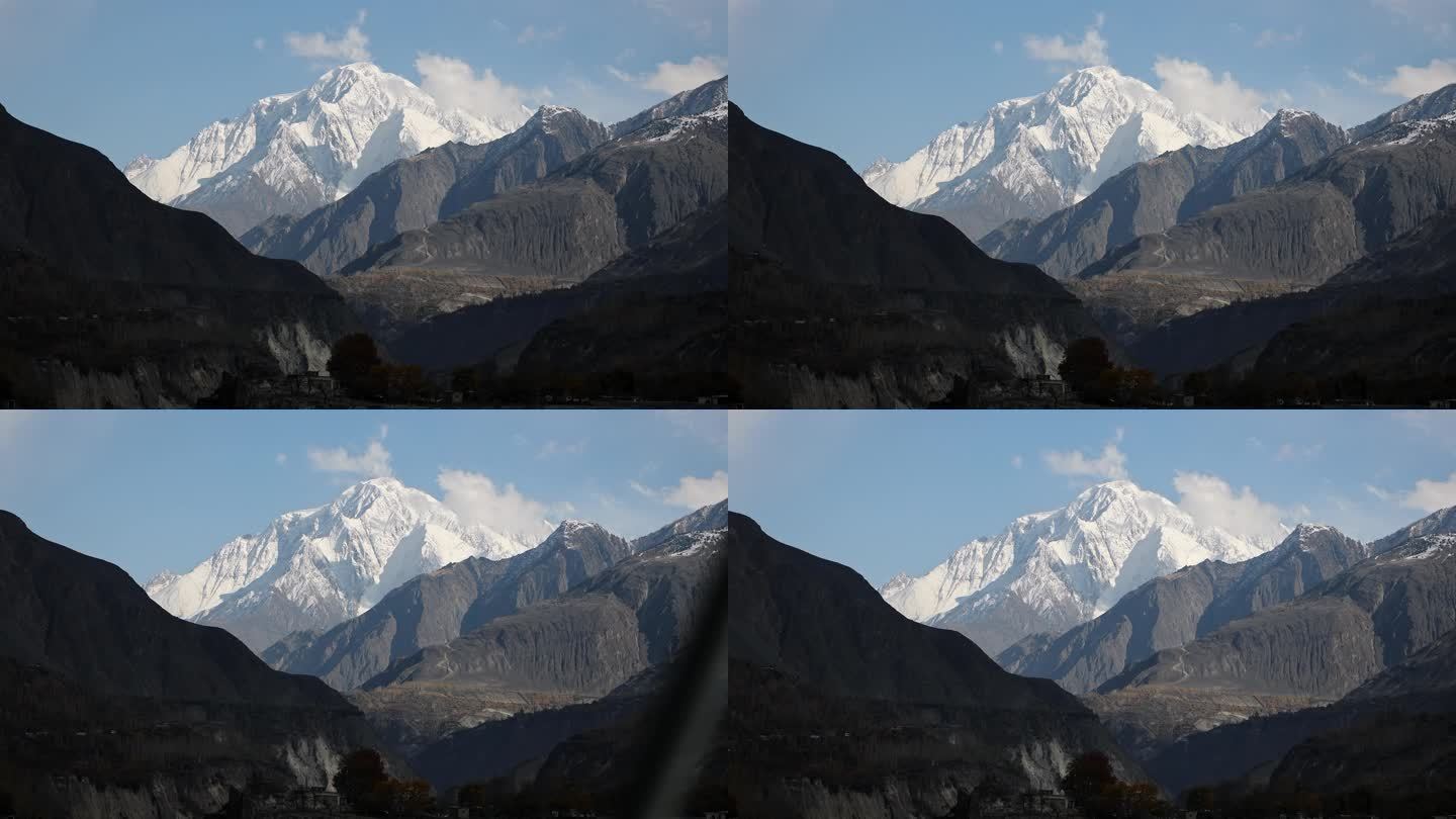 从喜马拉雅山的公路旅行视角看雪山风景
