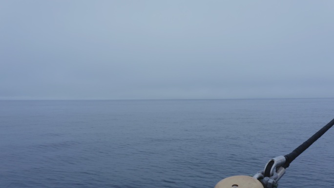 雾蒙蒙的神秘蓝海和格陵兰岛的船索具