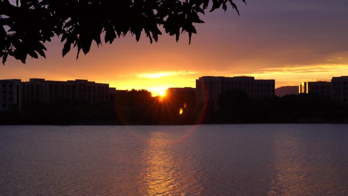 唯美黄昏湖面日落风光景色傍晚江边湖光夕阳